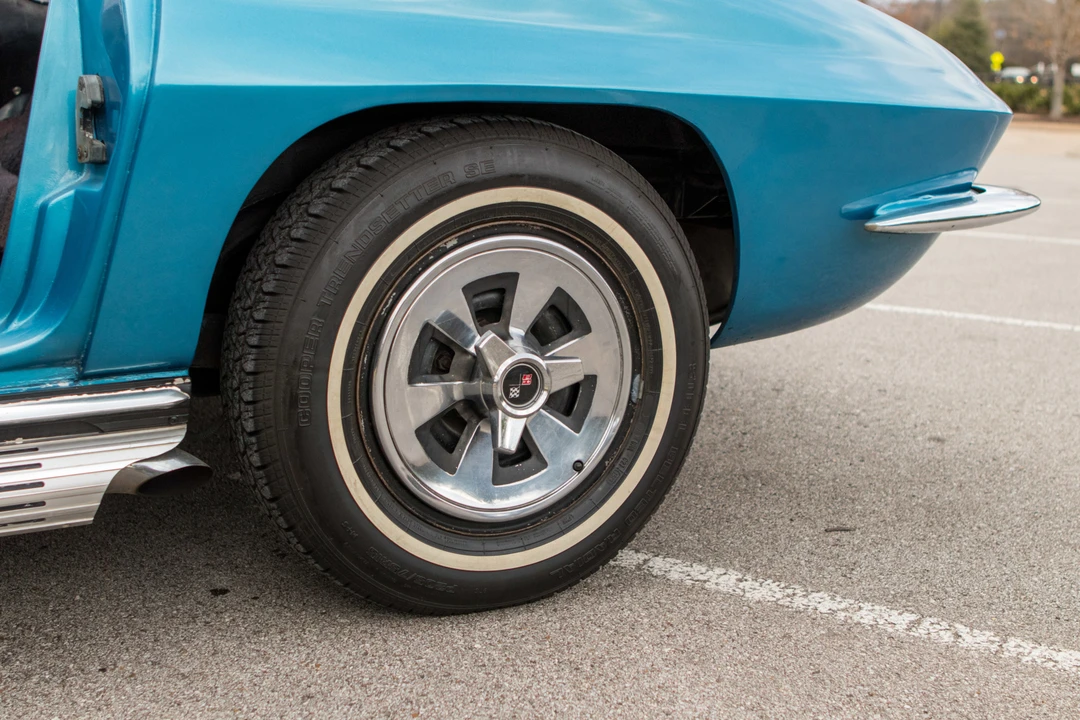 1965 Chevrolet Corvette C2 - Image 25 of 31