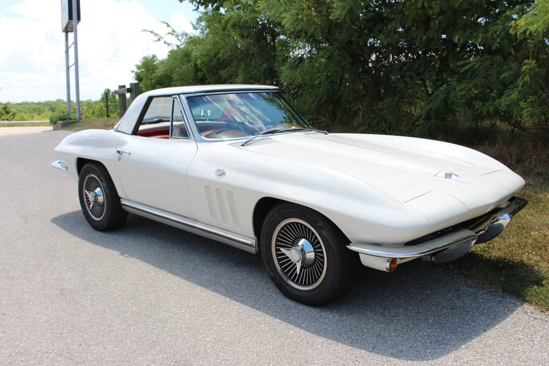 1965 Chevrolet Corvette C2 - Image 2 of 31