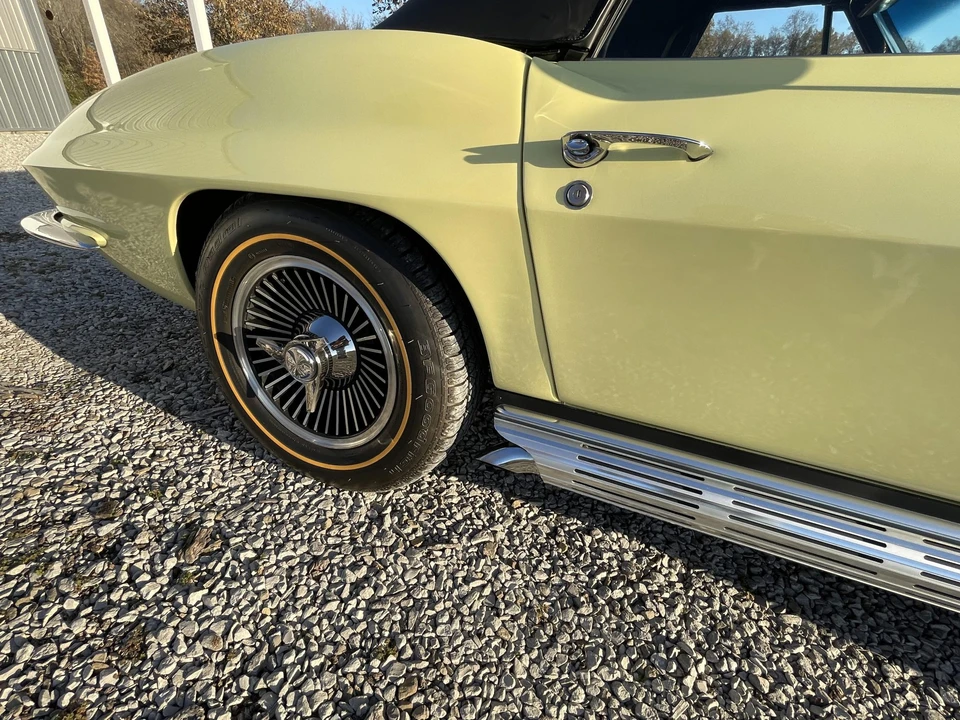 1965 Chevrolet Corvette C2 - Image 22 of 31