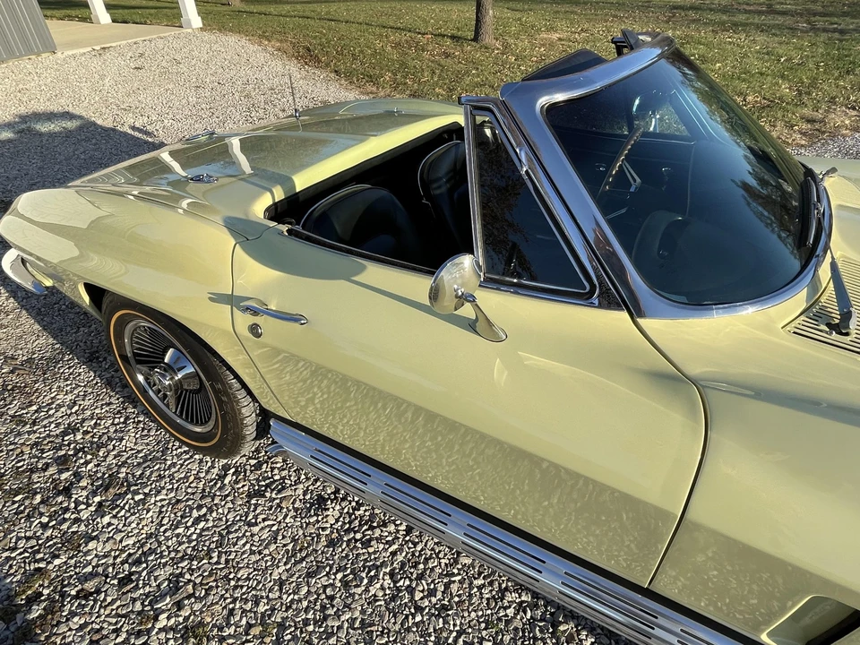 1965 Chevrolet Corvette C2 - Image 21 of 31