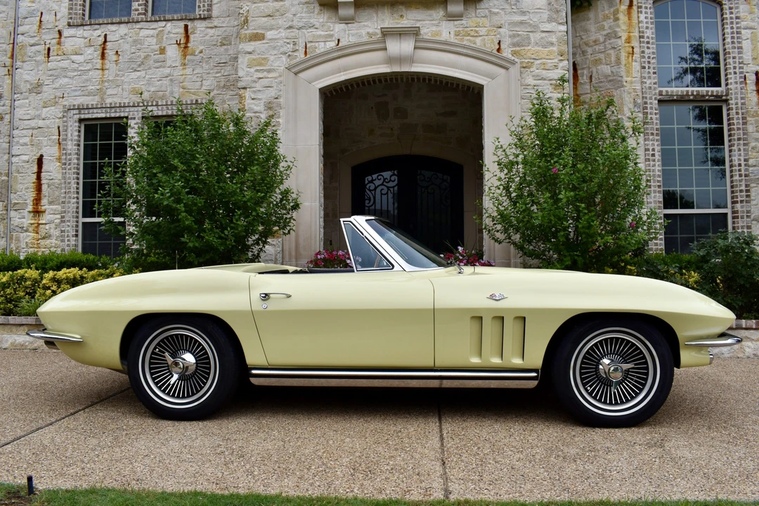 1965 Chevrolet Corvette C2 - Image 12 of 31