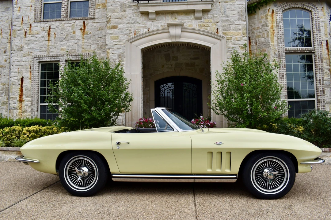 1965 Chevrolet Corvette C2 - Image 13 of 31