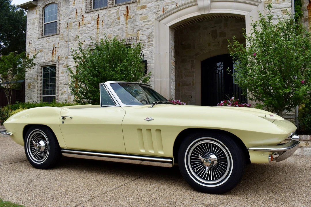 1965 Chevrolet Corvette C2 - Image 11 of 31