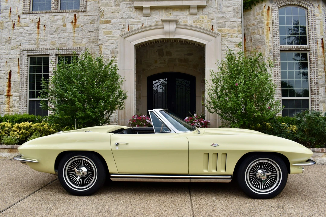 1965 Chevrolet Corvette C2 - Image 14 of 31