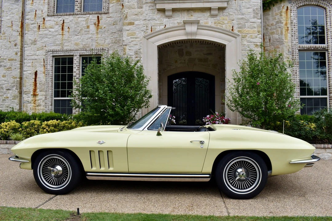 1965 Chevrolet Corvette C2 - Image 24 of 31