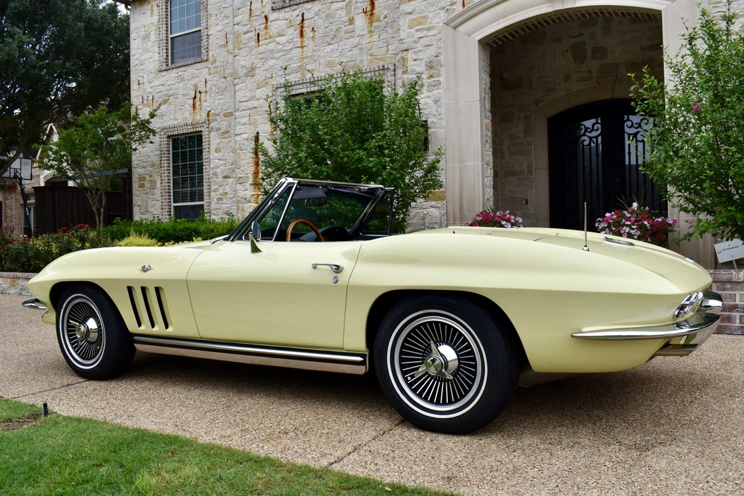 1965 Chevrolet Corvette C2 - Image 22 of 31