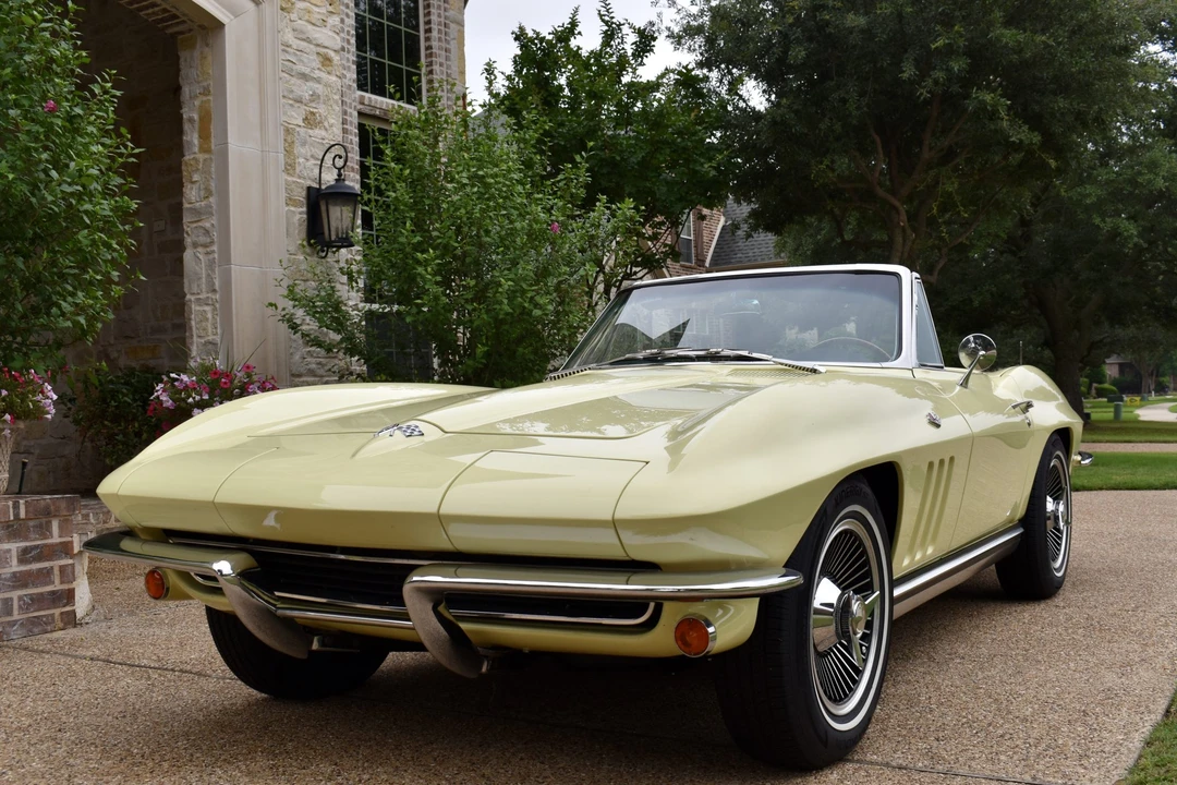 1965 Chevrolet Corvette C2 - Image 4 of 31