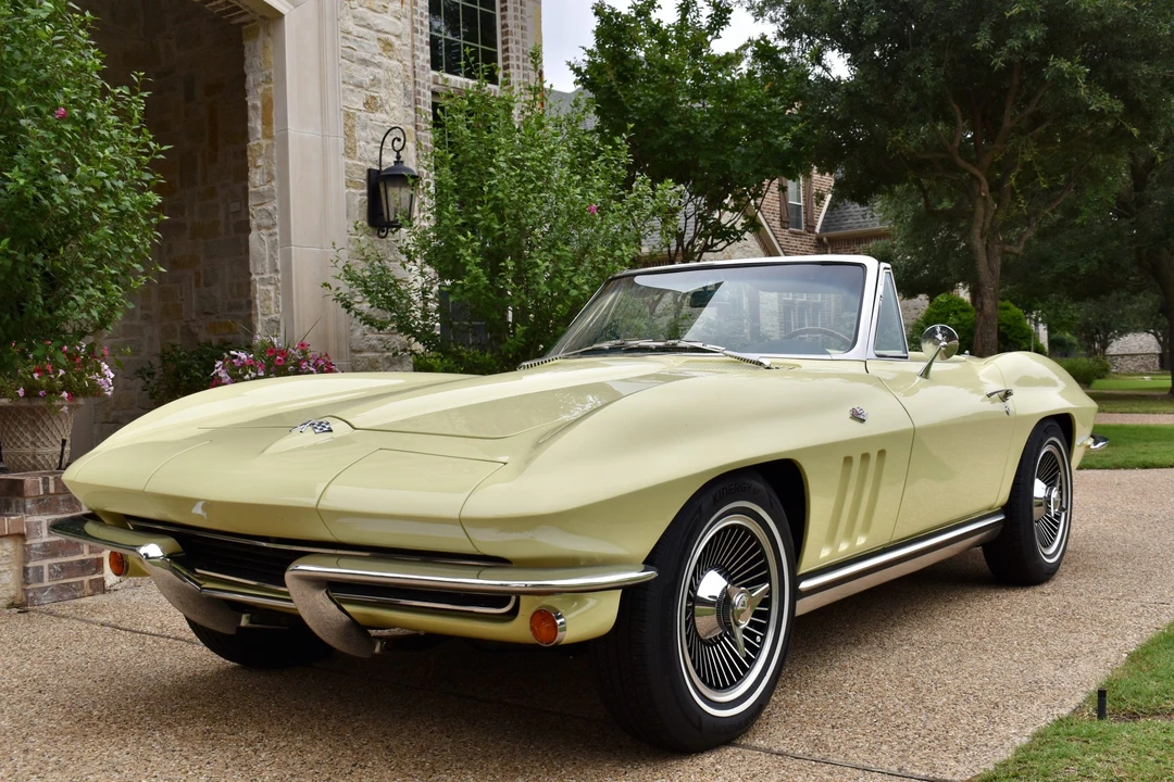 1965 Chevrolet Corvette C2 - Image 2 of 31
