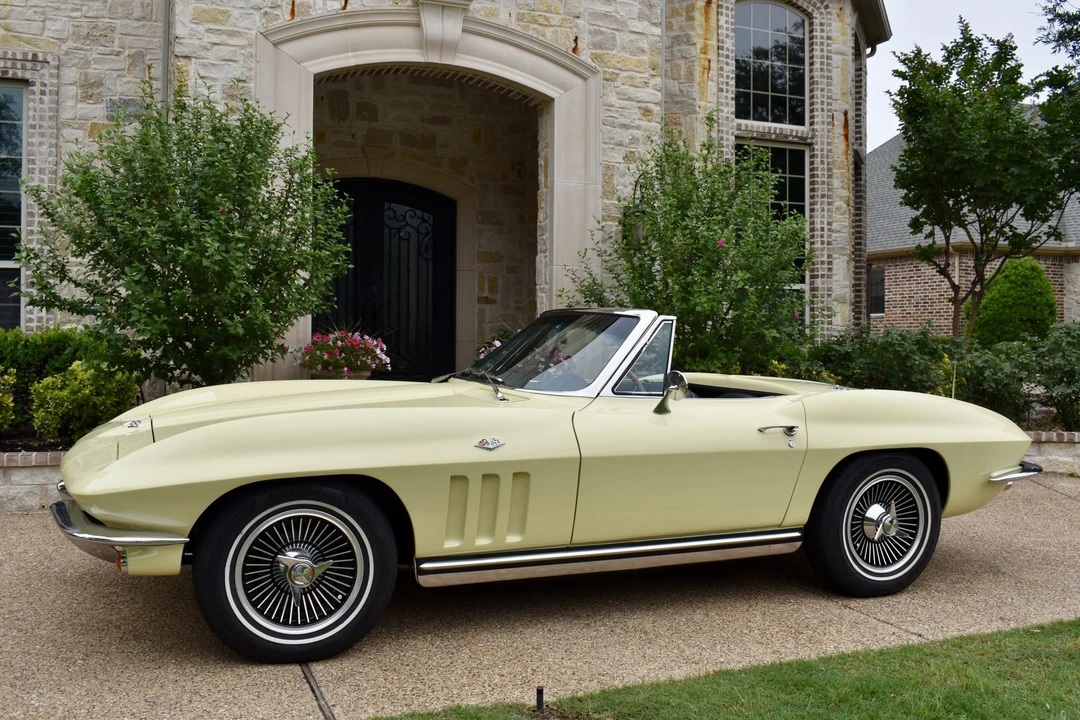 1965 Chevrolet Corvette C2 - Image 25 of 31