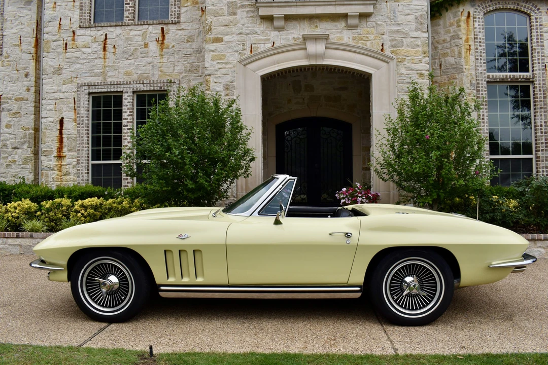 1965 Chevrolet Corvette C2 - Image 23 of 31
