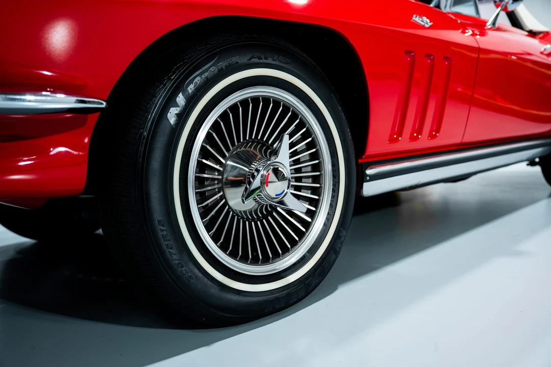 1965 Chevrolet Corvette C2 - Image 13 of 31