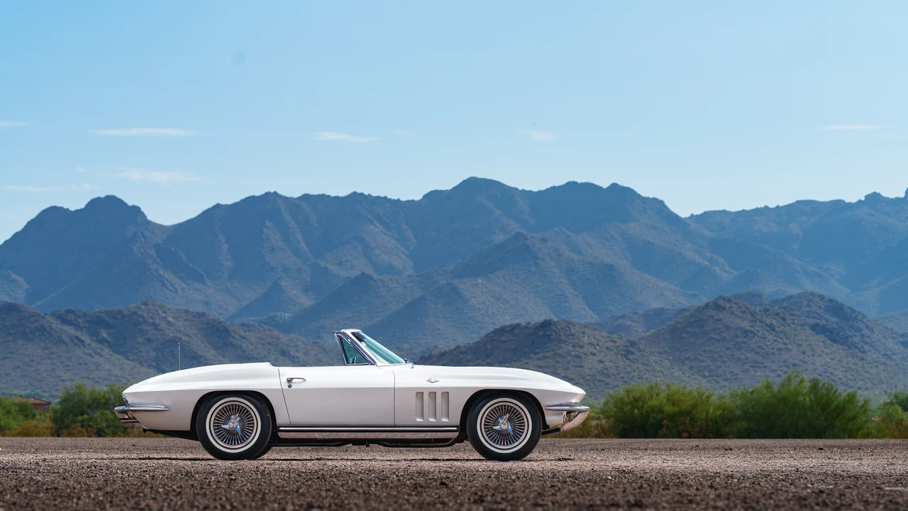 1965 Chevrolet Corvette C2 - Image 15 of 31