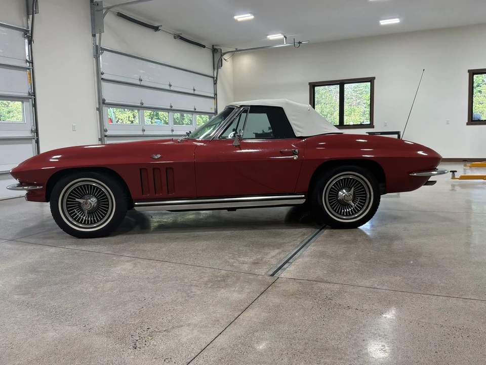 1965 Chevrolet Corvette C2 - Image 23 of 31