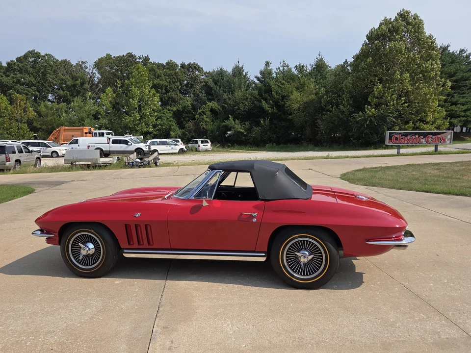 1965 Chevrolet Corvette C2 - Image 23 of 31