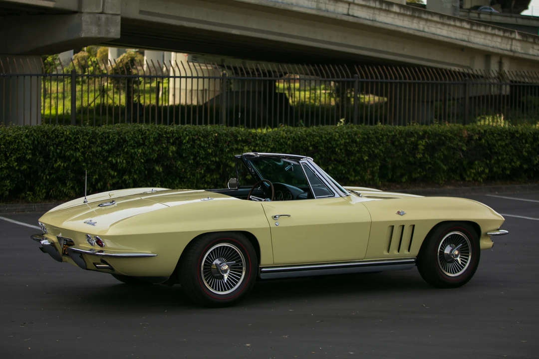1965 Chevrolet Corvette C2 - Image 15 of 31
