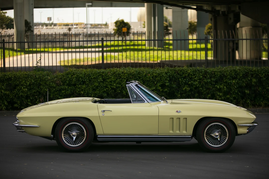 1965 Chevrolet Corvette C2 - Image 14 of 31