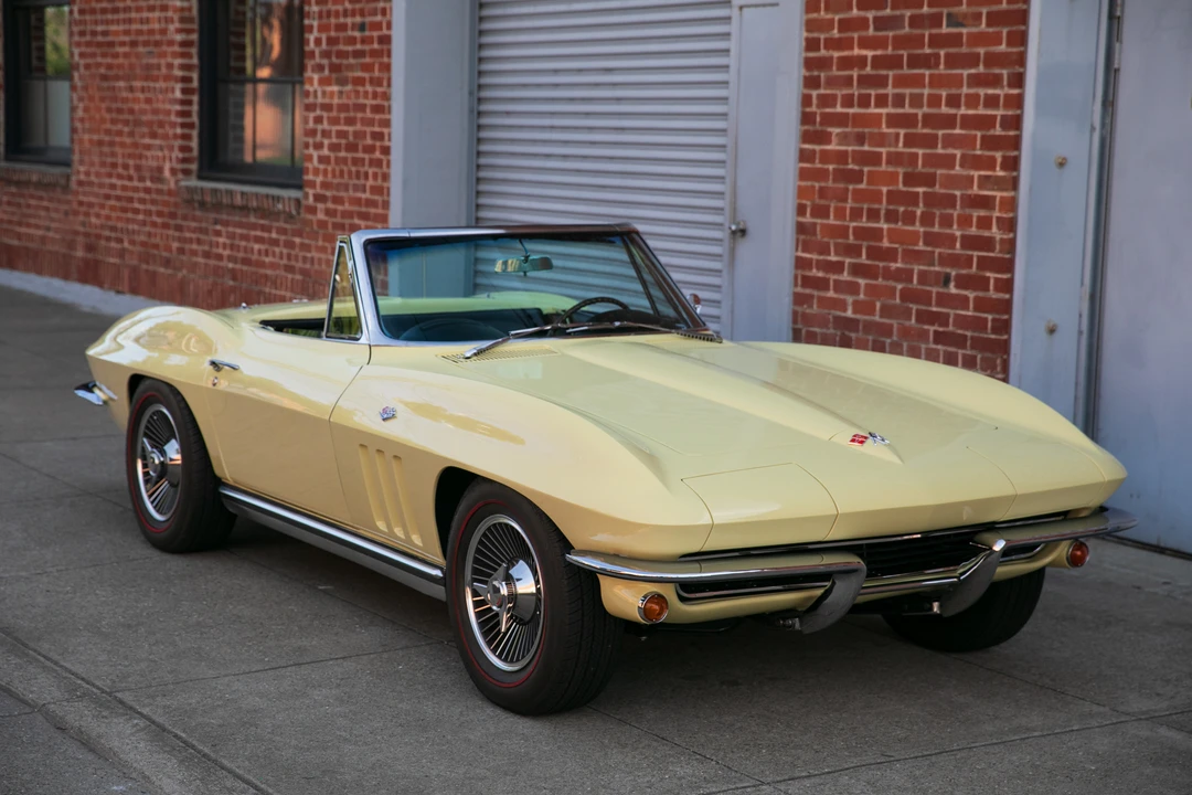 1965 Chevrolet Corvette C2 - Image 25 of 31