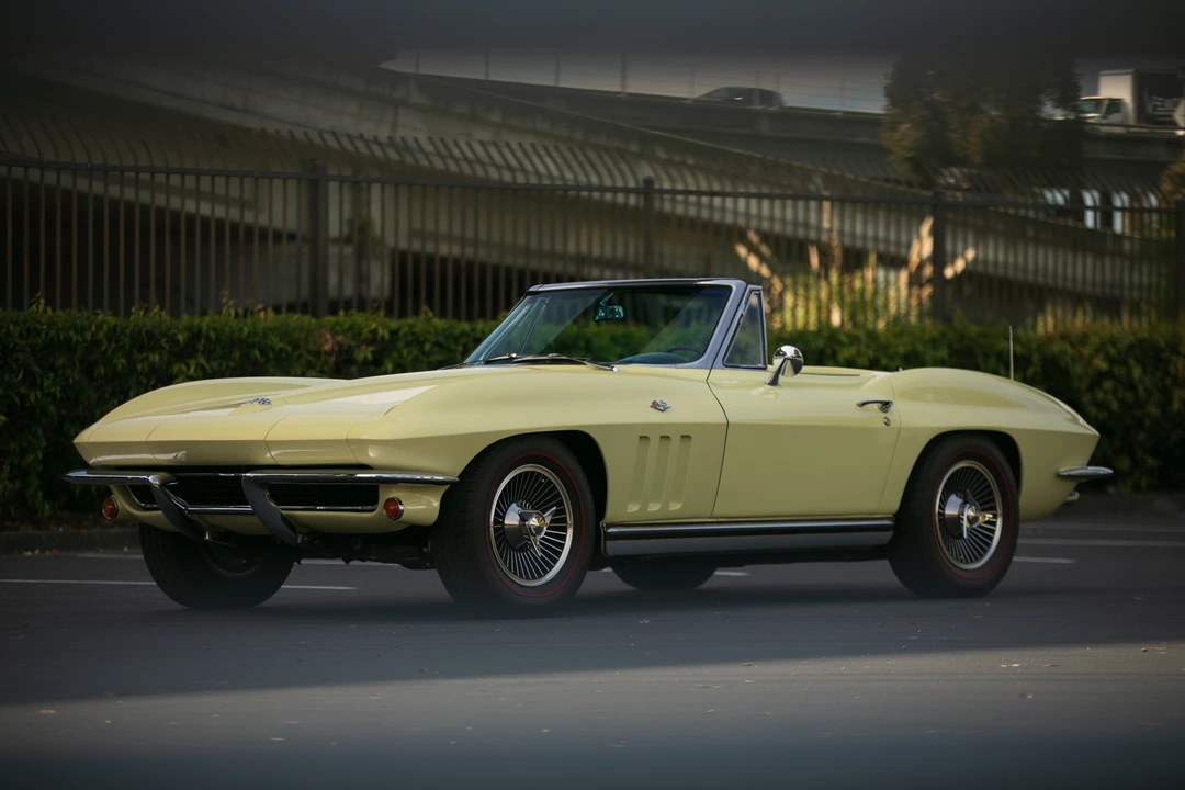 1965 Chevrolet Corvette C2 - Image 20 of 31