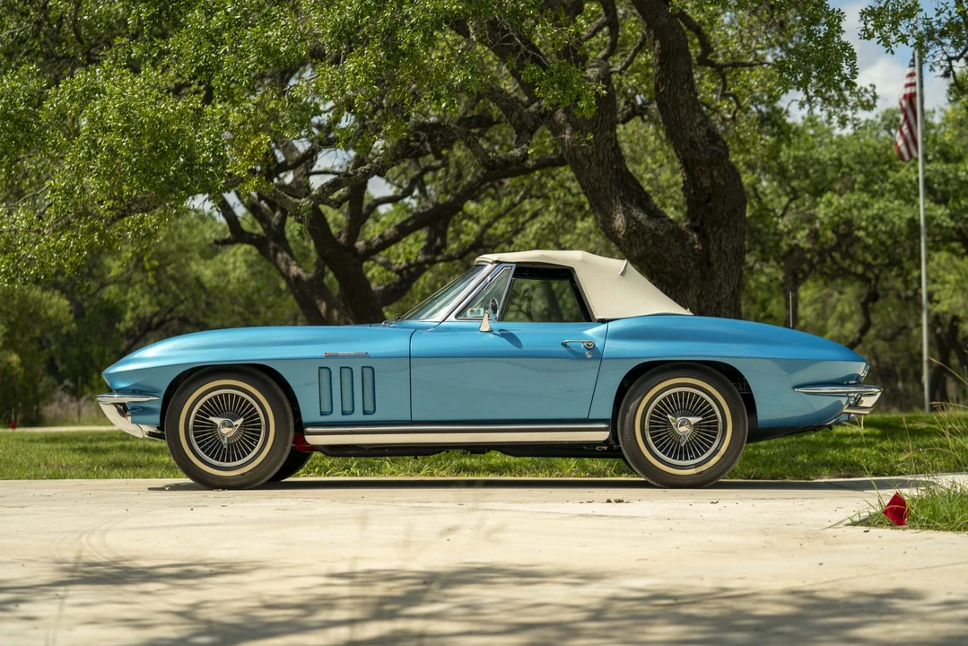1965 Chevrolet Corvette C2 - Image 27 of 31
