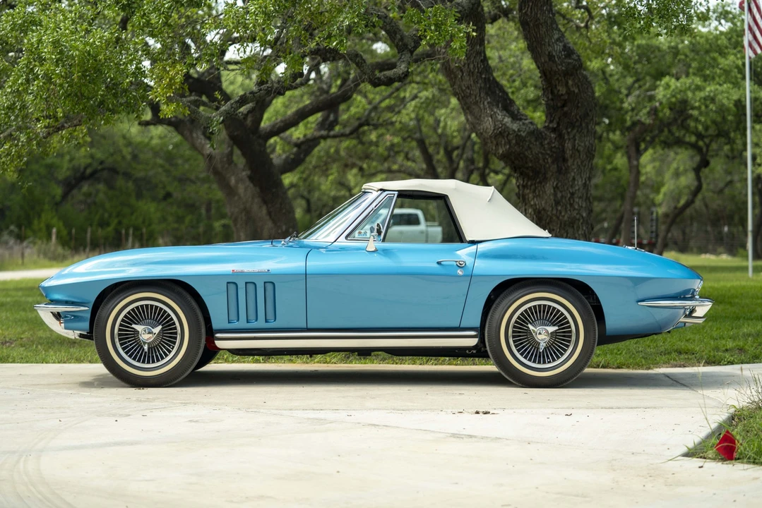 1965 Chevrolet Corvette C2 - Image 28 of 31
