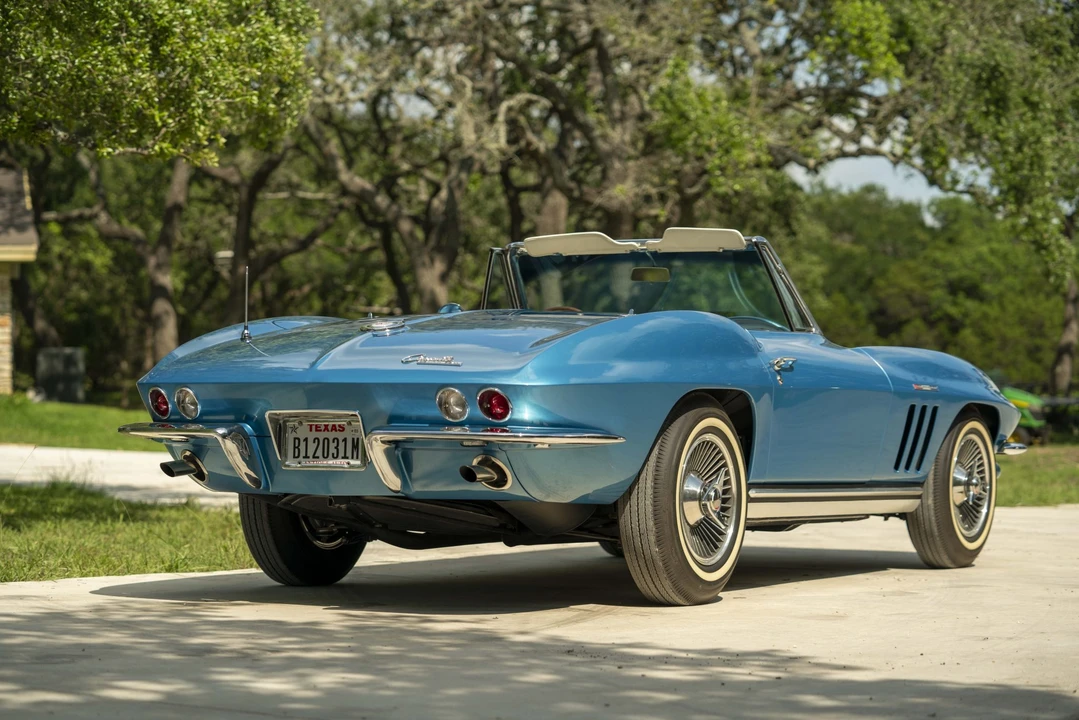 1965 Chevrolet Corvette C2 - Image 15 of 31