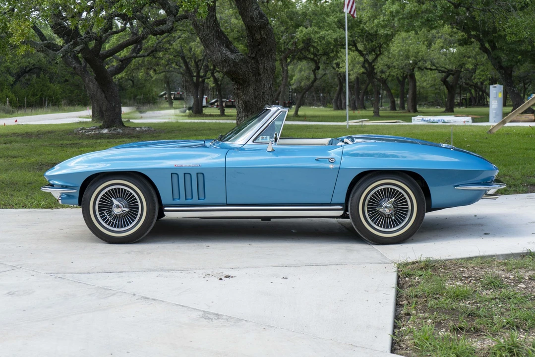1965 Chevrolet Corvette C2 - Image 11 of 31