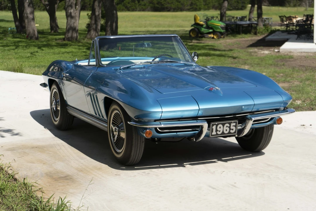 1965 Chevrolet Corvette C2 - Image 19 of 31