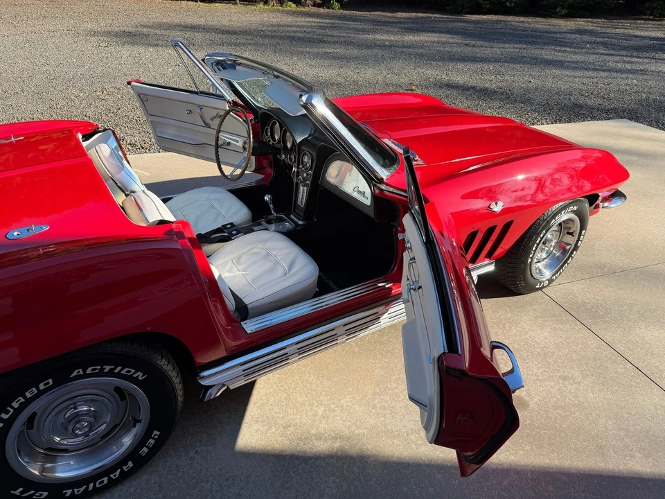 1965 Chevrolet Corvette C2 - Image 17 of 21