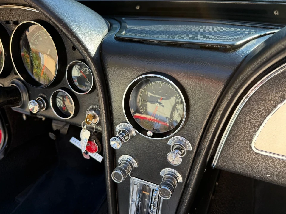 1965 Chevrolet Corvette C2 - Image 20 of 21