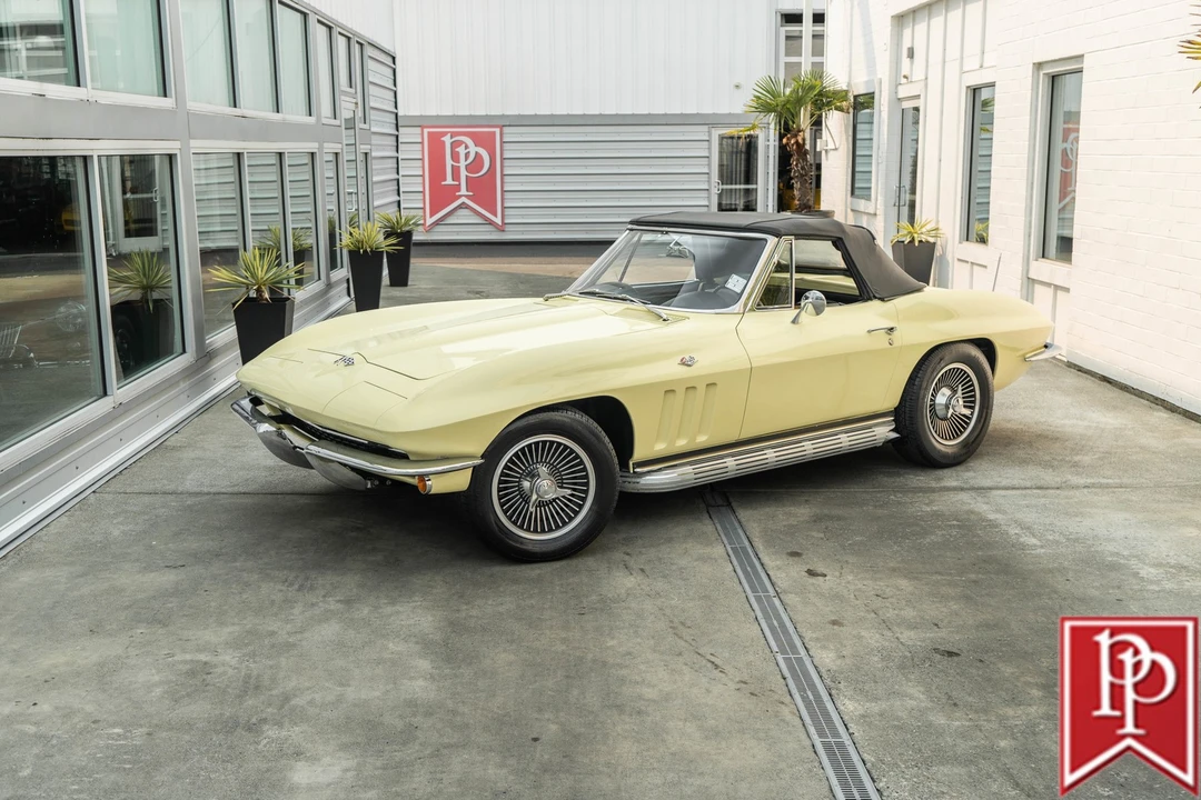 1965 Chevrolet Corvette C2 - Image 11 of 21