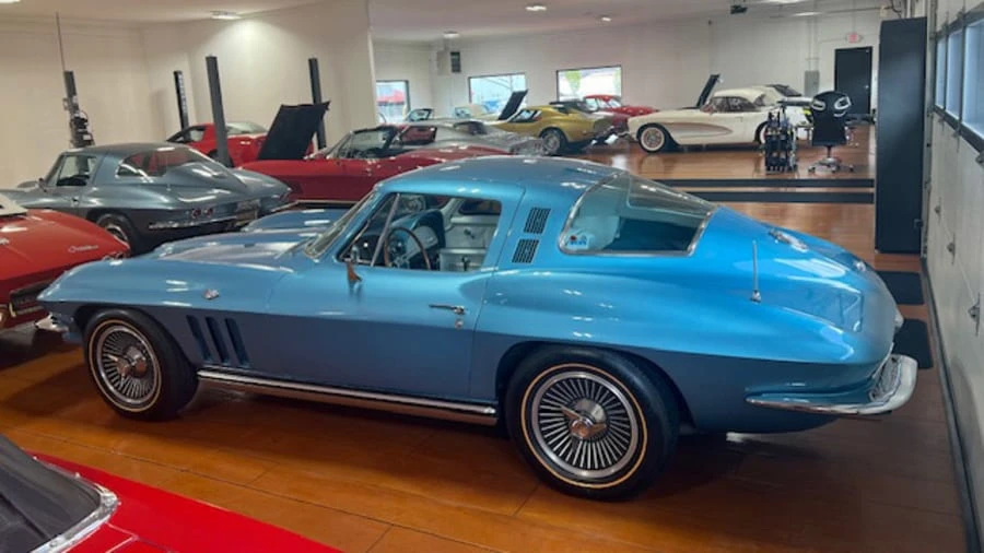 1965 Chevrolet Corvette C2 - Image 2 of 5