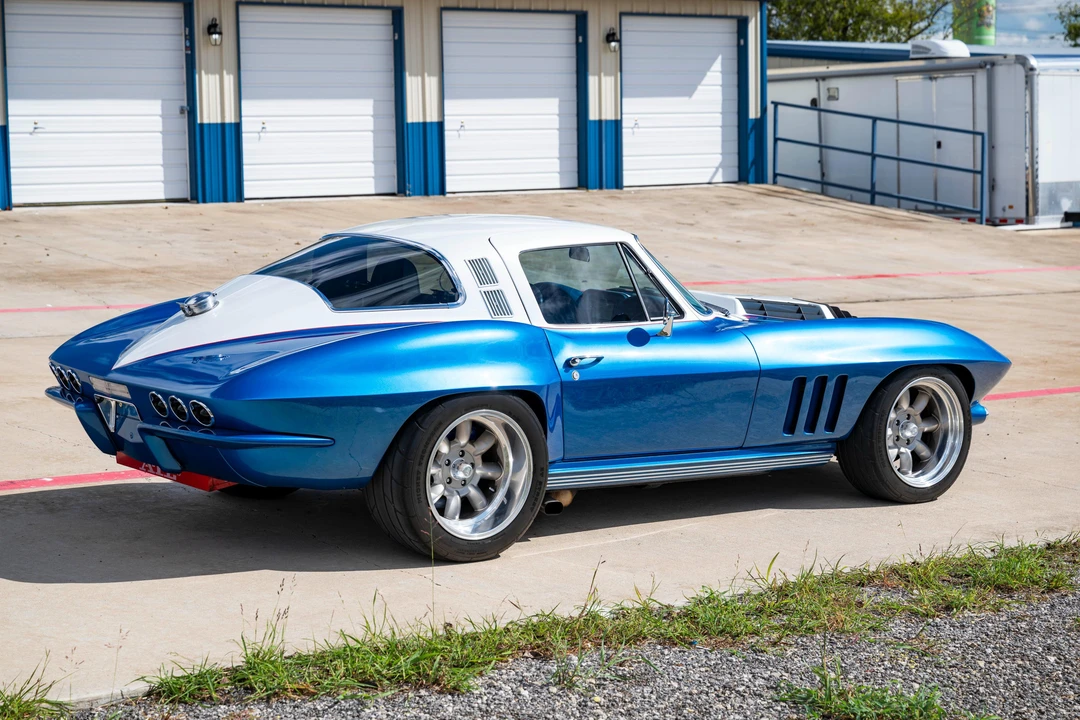 1965 Chevrolet Corvette C2 - Image 13 of 31