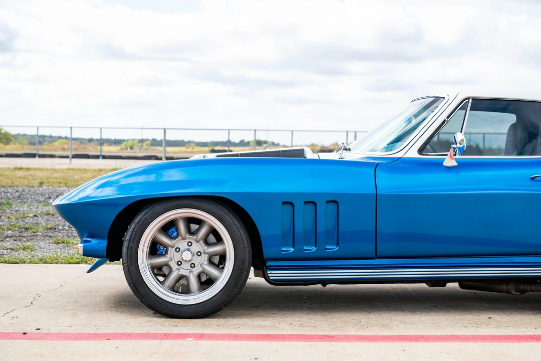 1965 Chevrolet Corvette C2 - Image 25 of 31