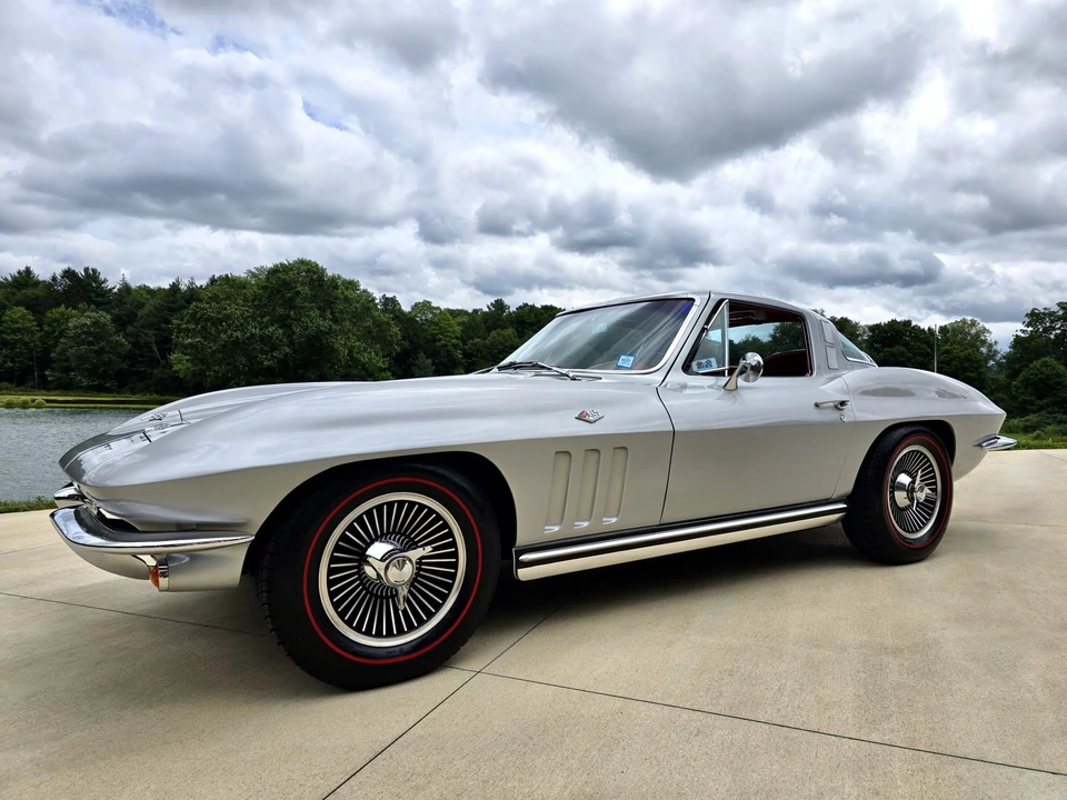 1965 Chevrolet Corvette C2 - Image 3 of 31