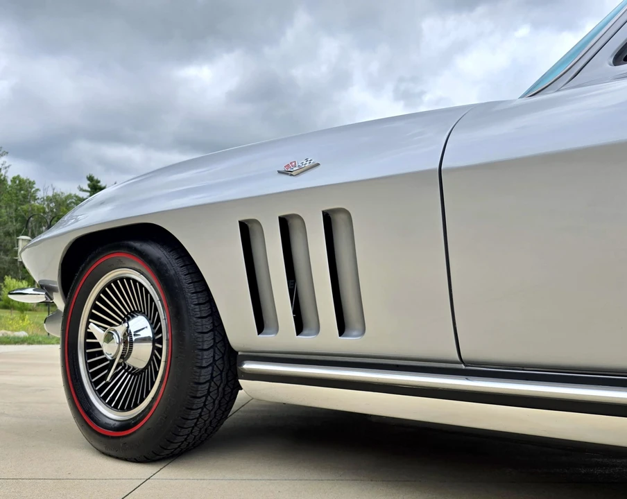 1965 Chevrolet Corvette C2 - Image 19 of 31