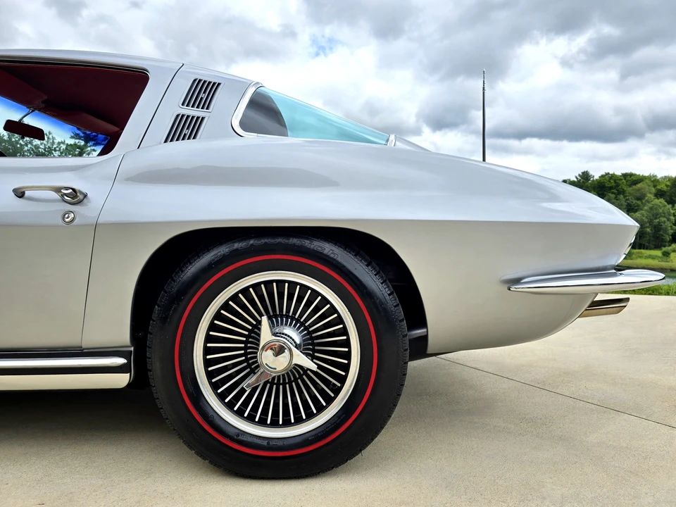 1965 Chevrolet Corvette C2 - Image 23 of 31