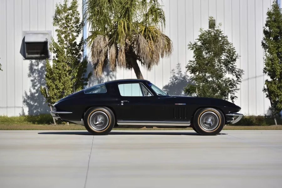 1965 Chevrolet Corvette C2 - Image 2 of 31