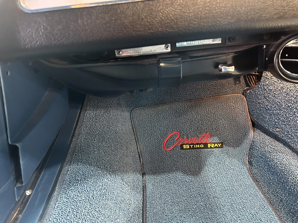 1965 Chevrolet Corvette C2 - Image 23 of 31