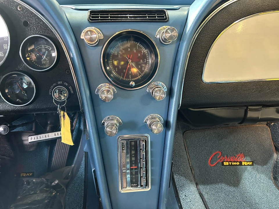 1965 Chevrolet Corvette C2 - Image 19 of 31