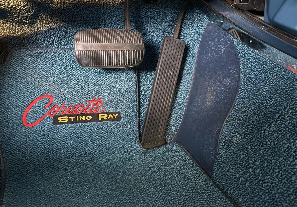 1965 Chevrolet Corvette C2 - Image 24 of 31