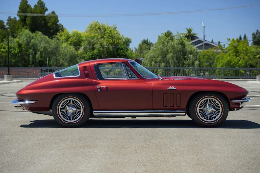 1965 Chevrolet Corvette C2 - Image 2 of 31