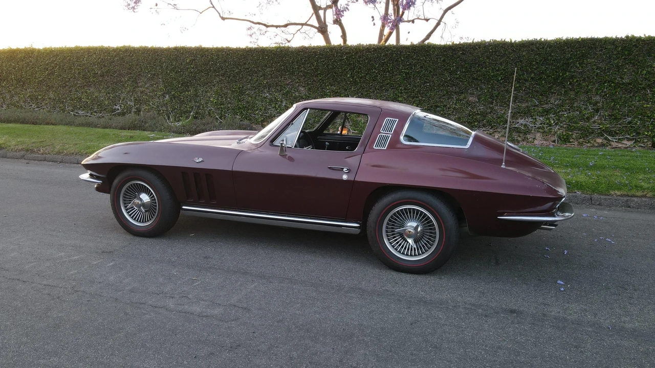 1965 Chevrolet Corvette C2 - Image 6 of 31