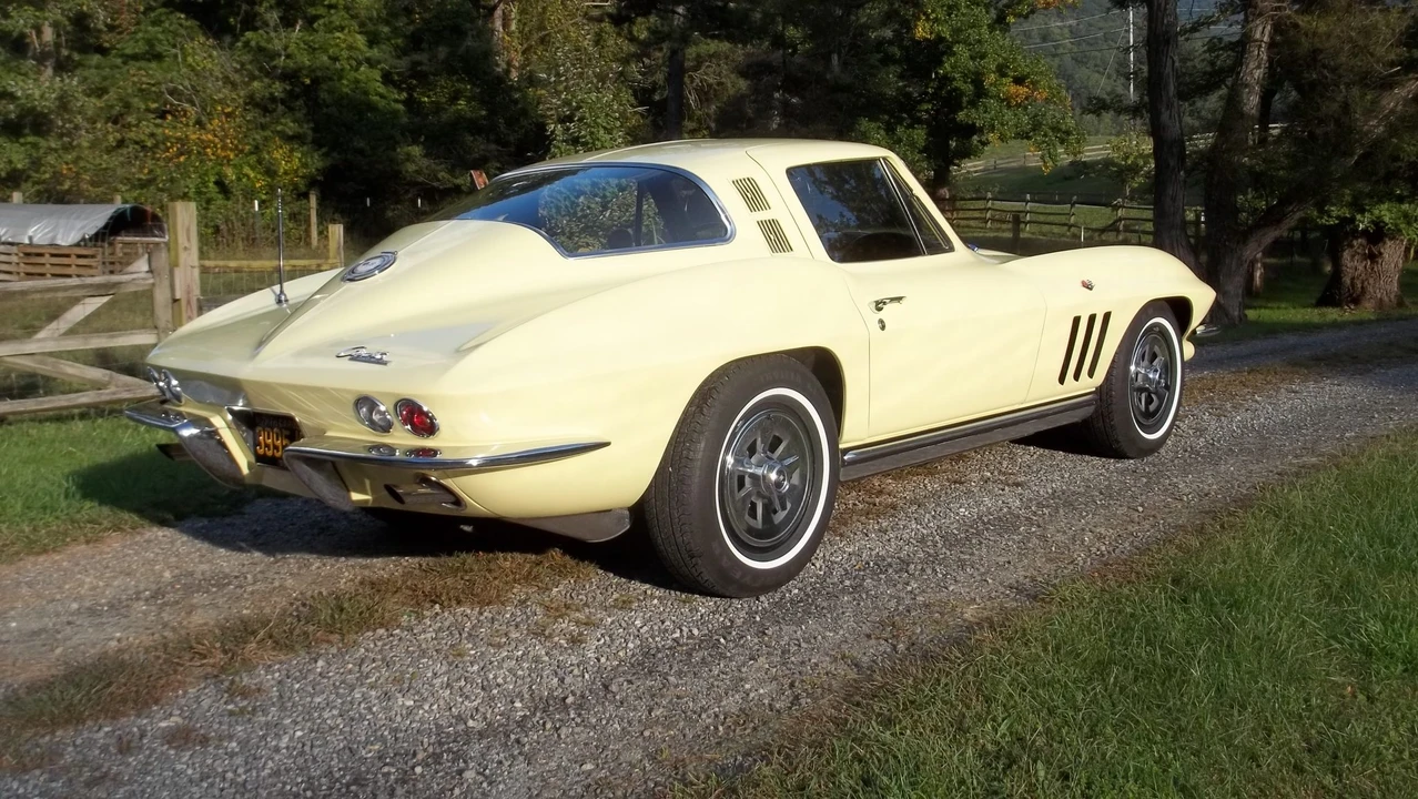 1965 Chevrolet Corvette C2 - Image 17 of 31
