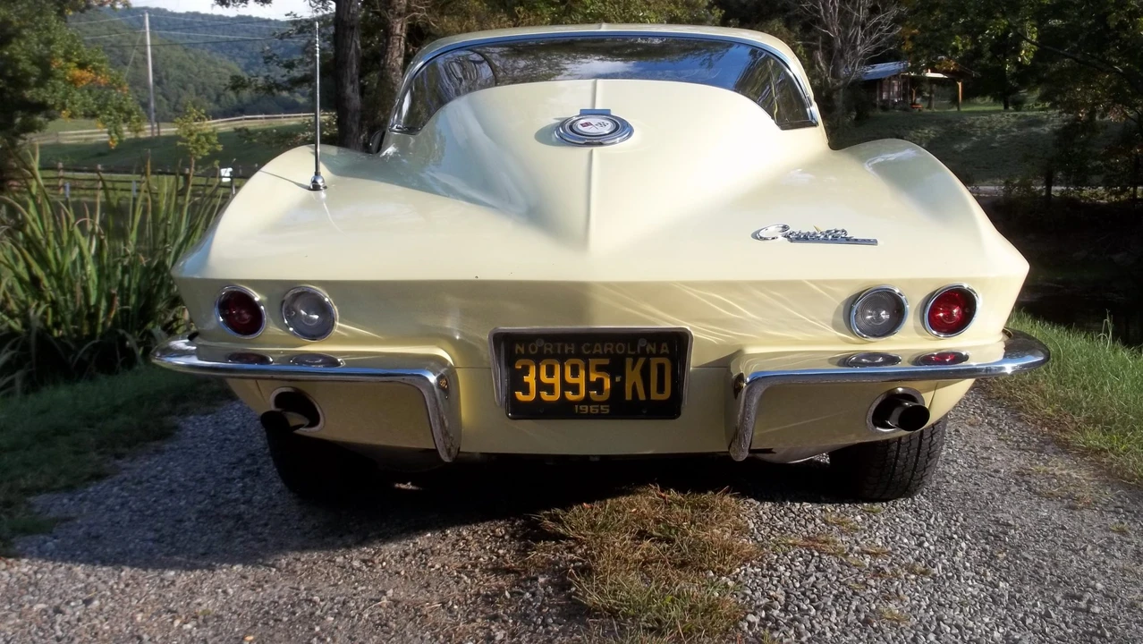 1965 Chevrolet Corvette C2 - Image 19 of 31