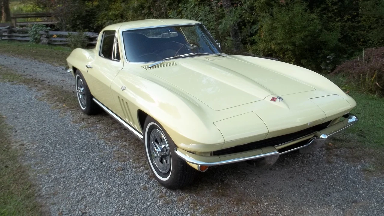 1965 Chevrolet Corvette C2 - Image 10 of 31