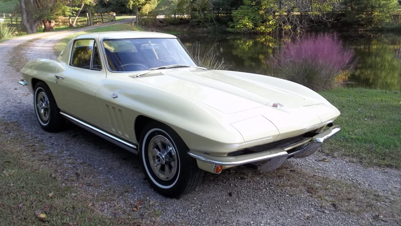1965 Chevrolet Corvette C2 - Image 11 of 31