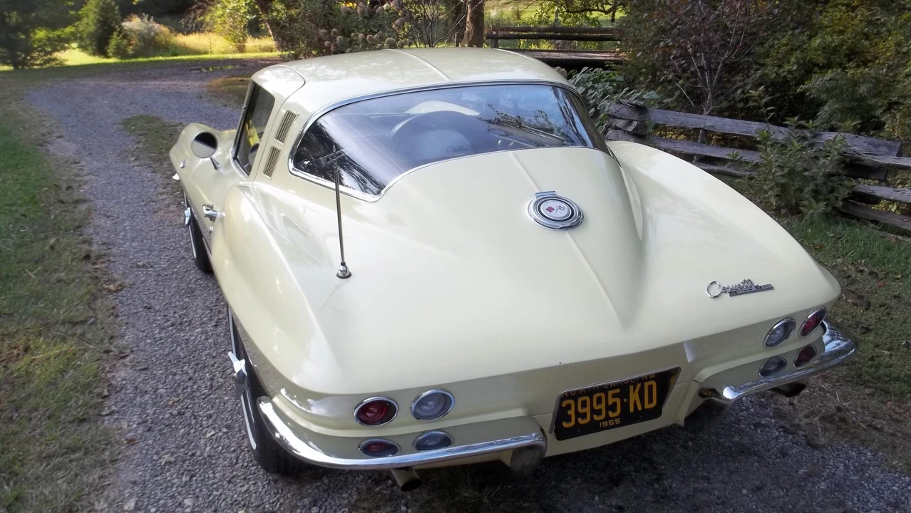 1965 Chevrolet Corvette C2 - Image 21 of 31