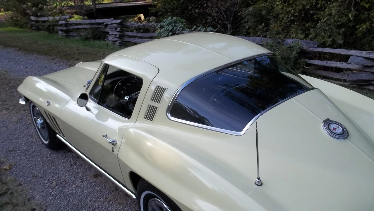 1965 Chevrolet Corvette C2 - Image 22 of 31