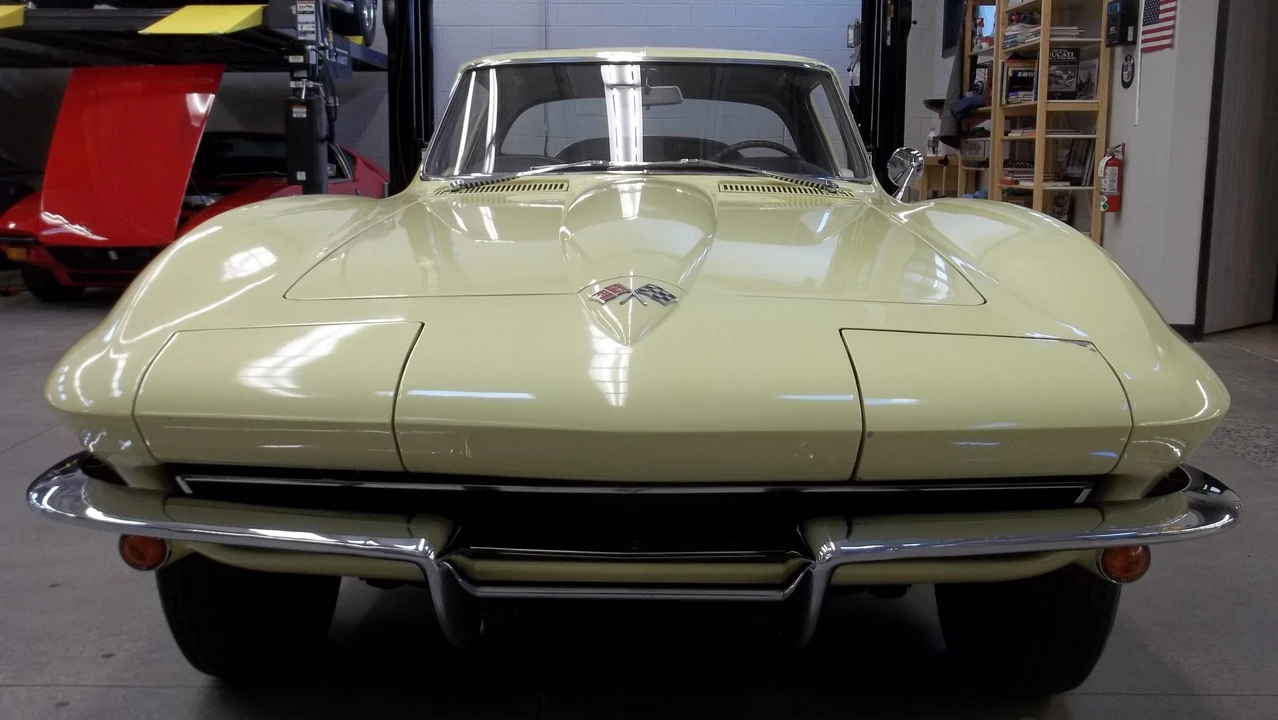 1965 Chevrolet Corvette C2 - Image 8 of 31