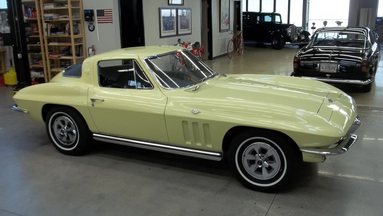 1965 Chevrolet Corvette C2 - Image 13 of 31
